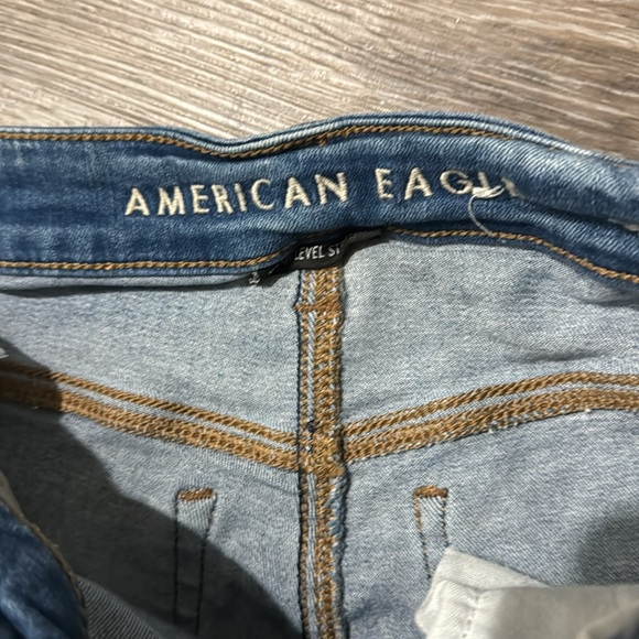 American Eagle distressed light wash blue denim high rise shortie jean shorts 4 - Picture 5 of 8